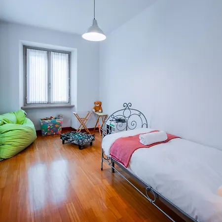 Due Dei Mille. Incantevole Casa In Centro Ad 아파트 알바
