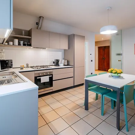 Due Dei Mille. Incantevole Casa In Centro Ad アパート