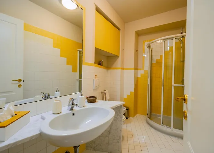 Lejlighed Due Dei Mille. Incantevole Casa In Centro Ad Alba (Piedmont)