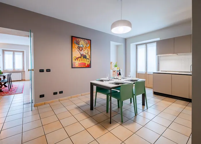 Appartement Due Dei Mille. Incantevole Casa In Centro Ad Alba (Piedmont)